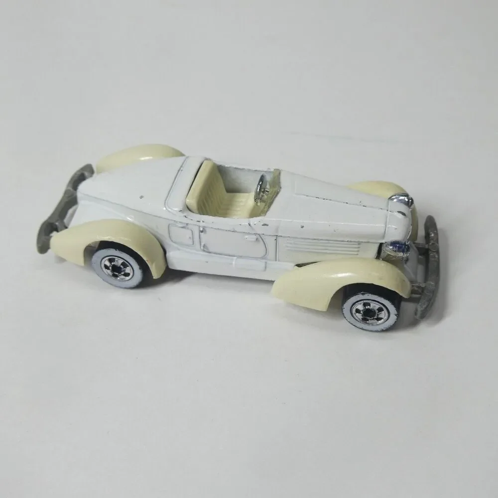 Hot Wheels Auburn 852 1978 Malaysia Vintage Car White Mattel